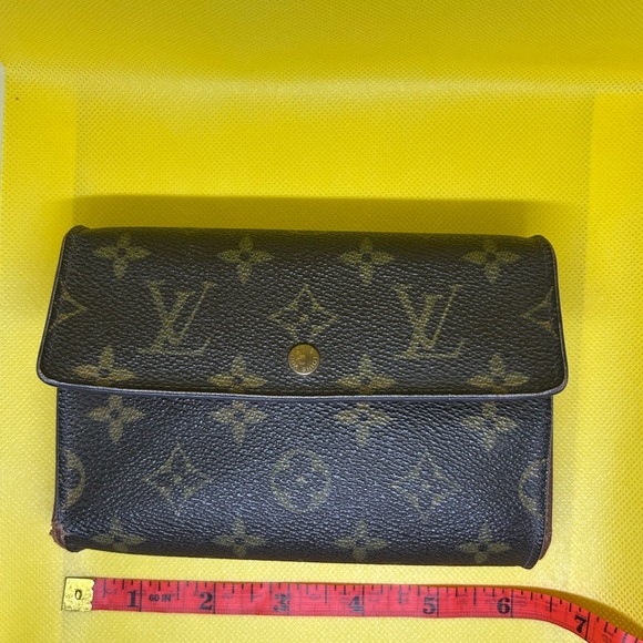 Louis Vuitton Monogram Wallet - Picture 15 of 16